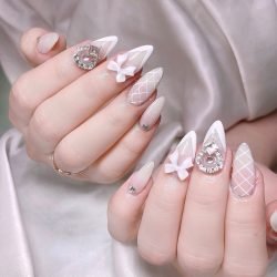 Beautiful nails design white tone Beautiful nails design white tone